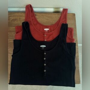 Old Navy Women's Black and Red Orange Tank Tops